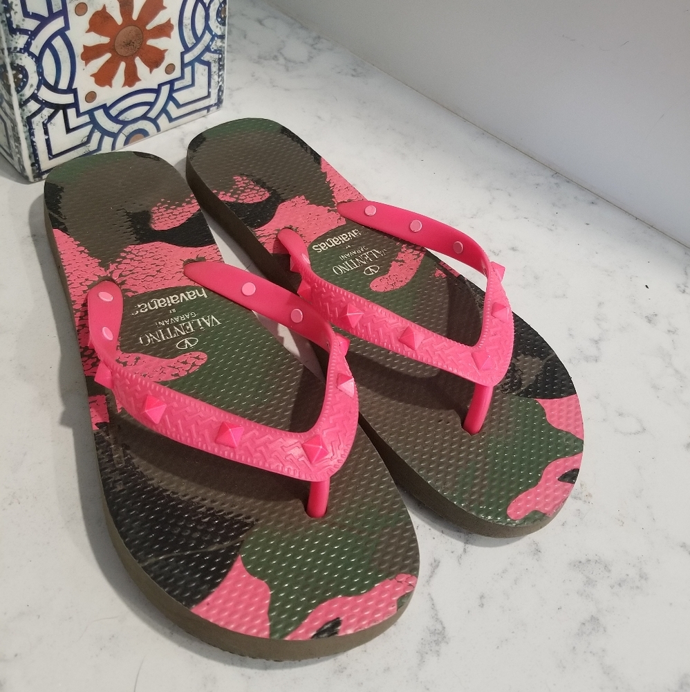 VALENTINO ROCKSTUDS BY HAVAIANAS SANDALS